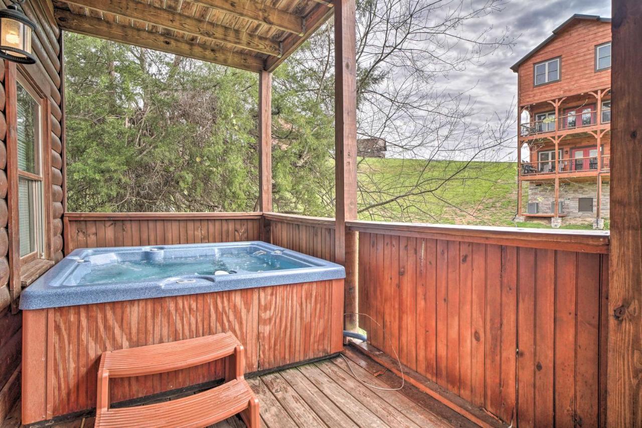 Mountain Pool Lodge Sevierville Cabin With Hot Tub Pigeon Forge Exterior photo